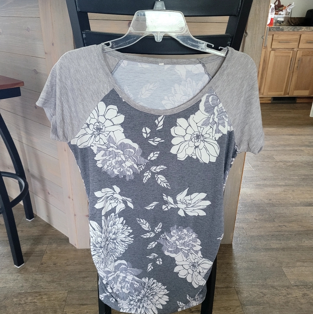 Medium maternity tops